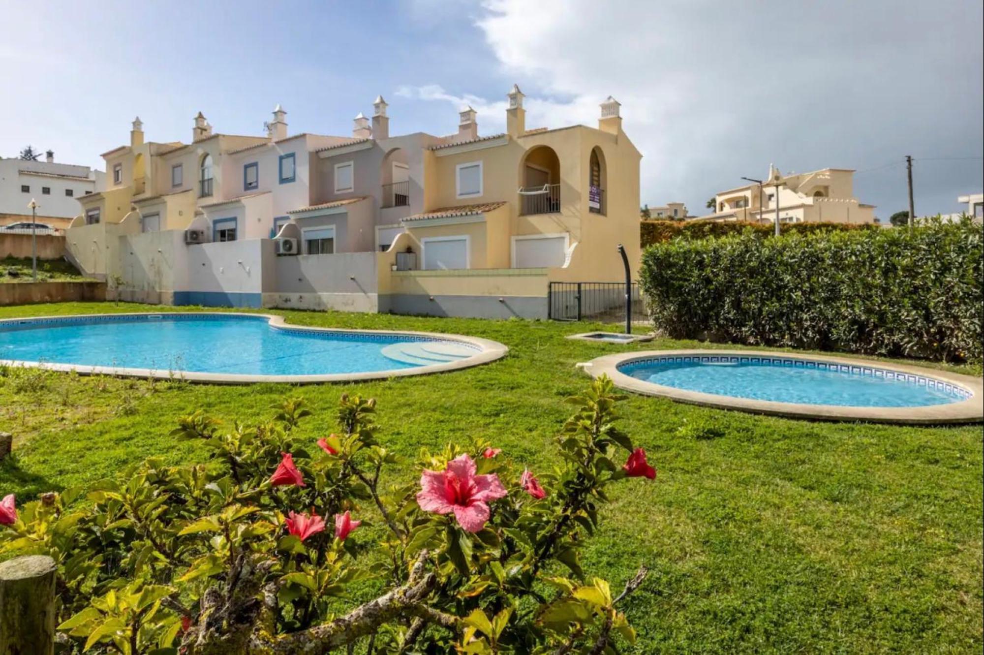 Casa Claudia - Cond Atalaia Villa ลากอส ภายนอก รูปภาพ