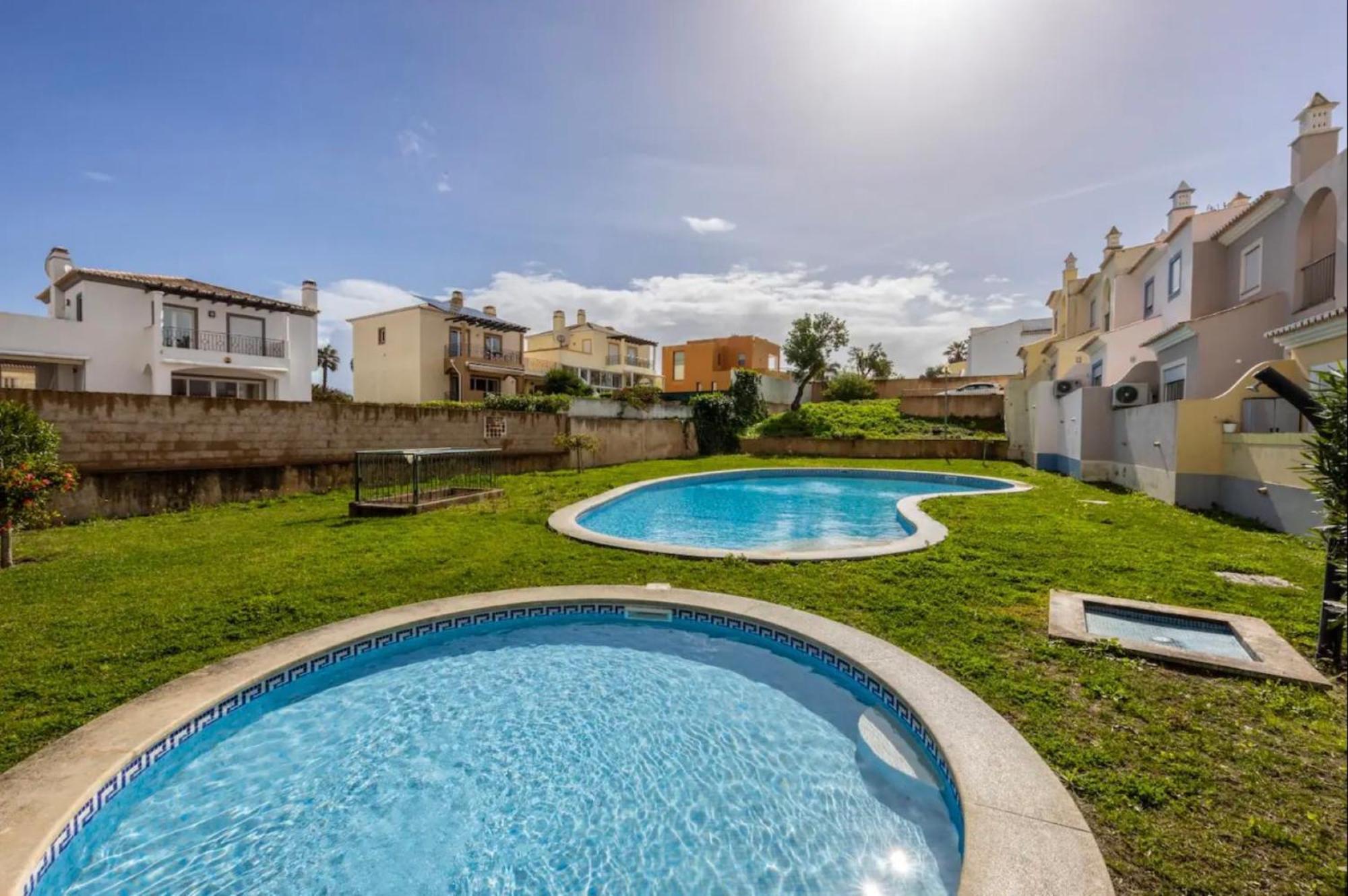 Casa Claudia - Cond Atalaia Villa ลากอส ภายนอก รูปภาพ